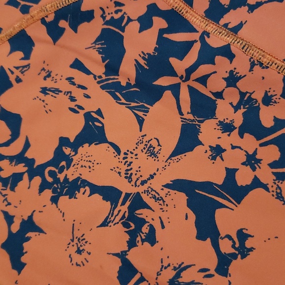 Lululemon Final Lap Crop Tight Leggings Size 6 A6 - Picture 2 of 8